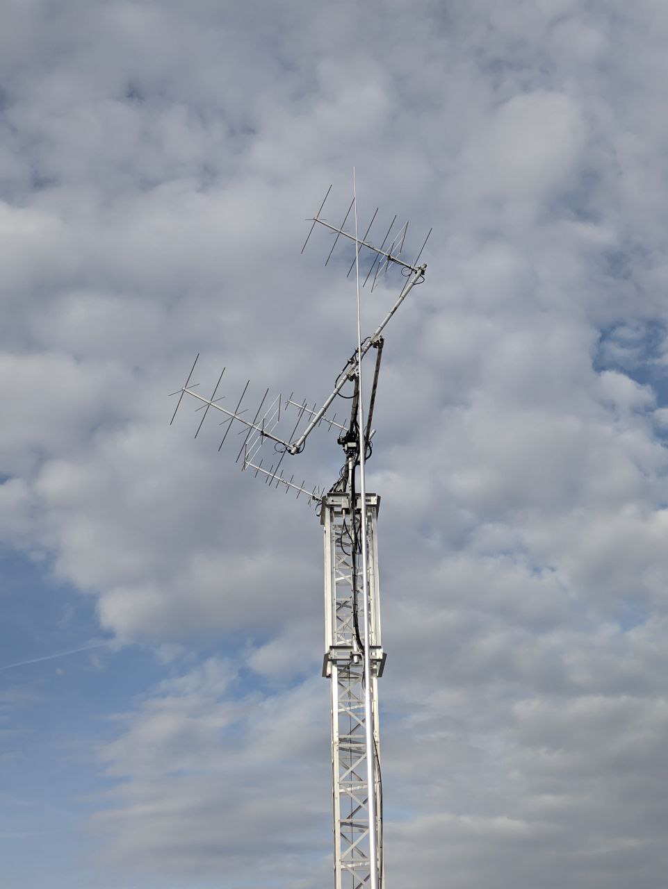 Impression of the VHF/UHF groundstation antennas during preparation for the SONATE-2 launch. (Image: O.Balagurin)