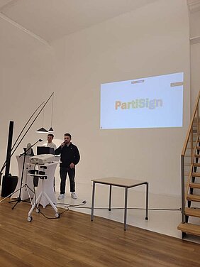 Dr. David Obremski and Dr. Max Tretter present their project PartiSign