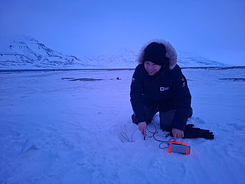 Prof. Schmidt in the Arctic with Version 1 of the measurement box